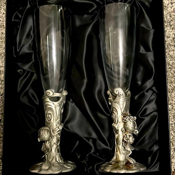 Mr and Mrs Marvin toasting glasses. 742/1000 - Picture 1 of 3